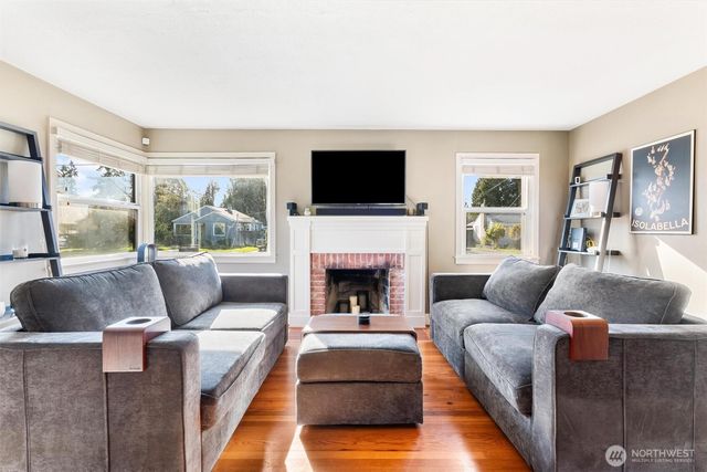 10010 13th Avenue NW, Seattle, WA 98177