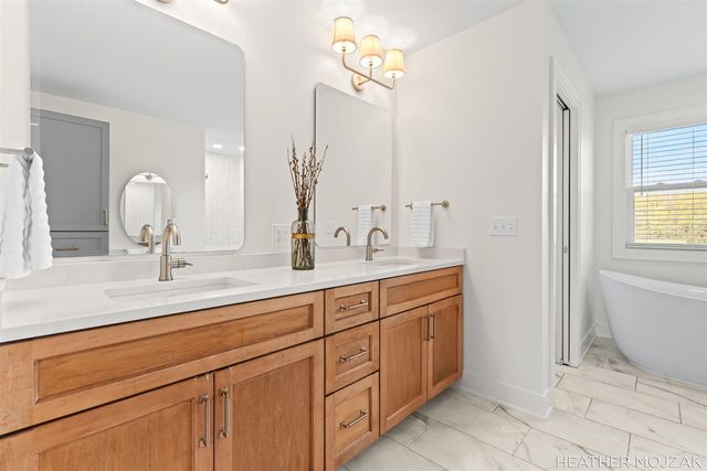 8115 Hanna Lake Avenue, Caledonia, MI 49316