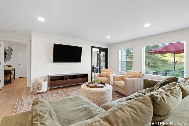 8115 Hanna Lake Avenue, Caledonia, MI 49316