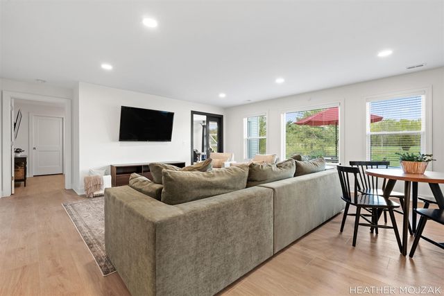 8115 Hanna Lake Avenue, Caledonia, MI 49316