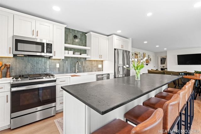 8115 Hanna Lake Avenue, Caledonia, MI 49316