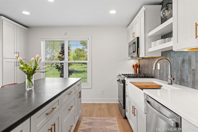 8115 Hanna Lake Avenue, Caledonia, MI 49316