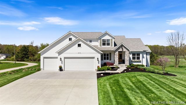 8115 Hanna Lake Avenue, Caledonia, MI 49316
