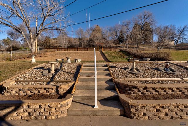 1738 MOUNTAIN VIEW DR, Rapid City, SD 57702