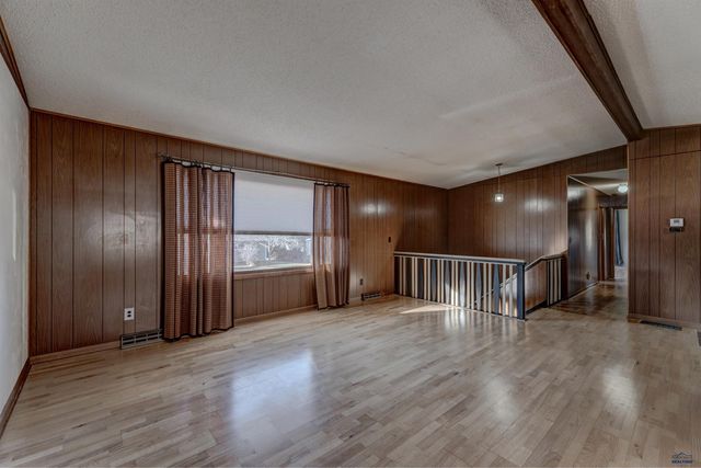 1738 MOUNTAIN VIEW DR, Rapid City, SD 57702