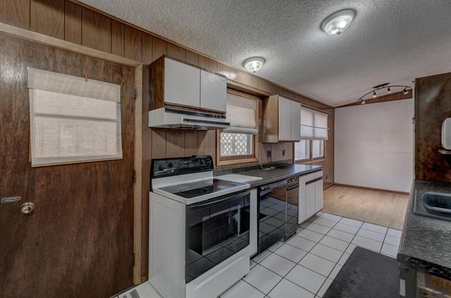 1738 MOUNTAIN VIEW DR, Rapid City, SD 57702