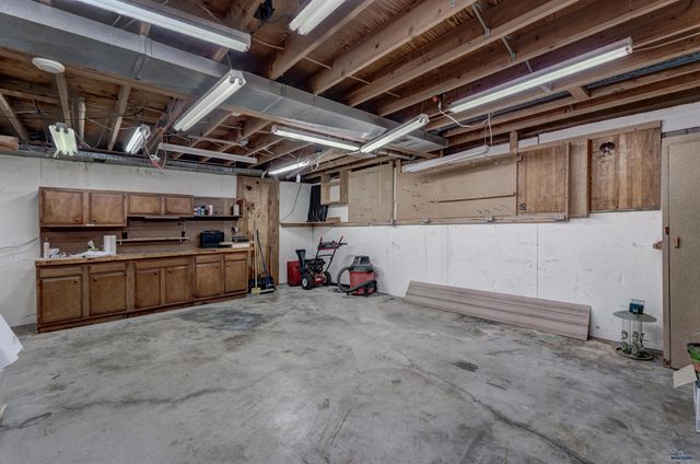 1738 MOUNTAIN VIEW DR, Rapid City, SD 57702