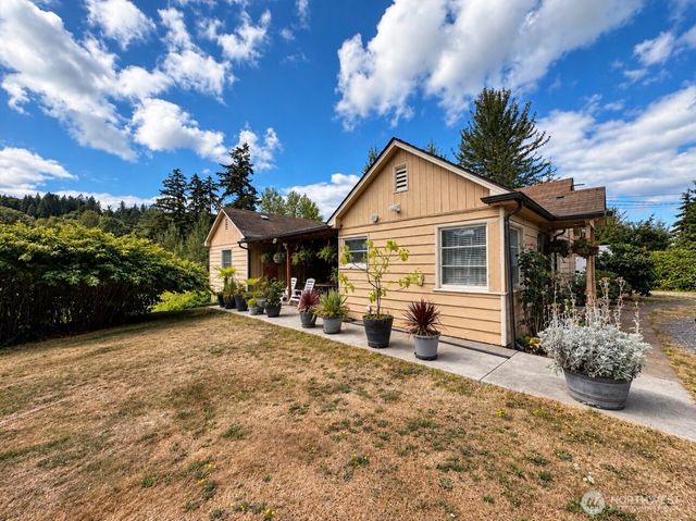 6924 Johnson Road NE, Tacoma, WA 98422