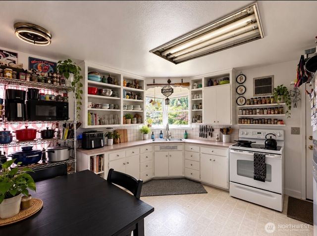 6924 Johnson Road NE, Tacoma, WA 98422