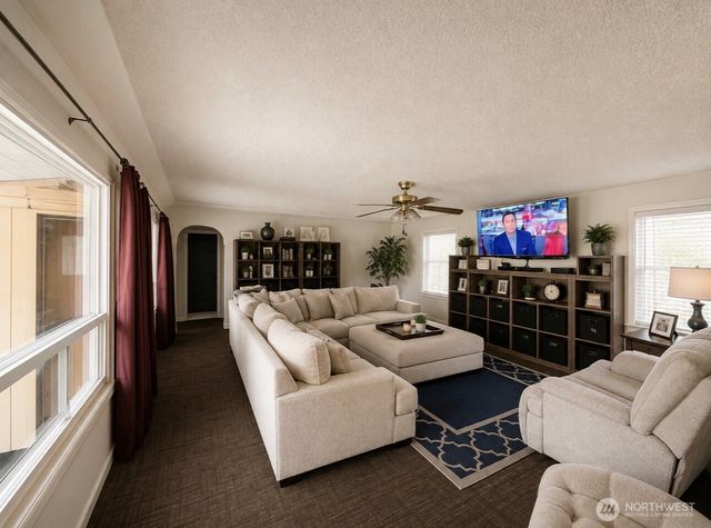 6924 Johnson Road NE, Tacoma, WA 98422