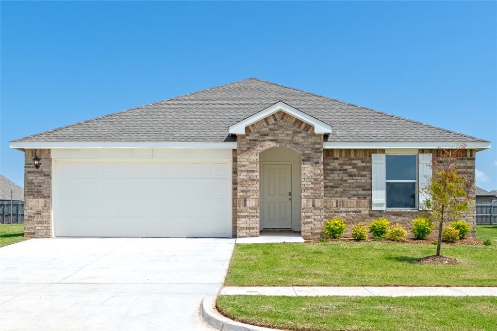 10225 NW 28th Terrace, Yukon, OK 73099