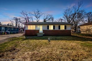 5691 Lake Grove Drive, White Lake Charter Township, MI 48383