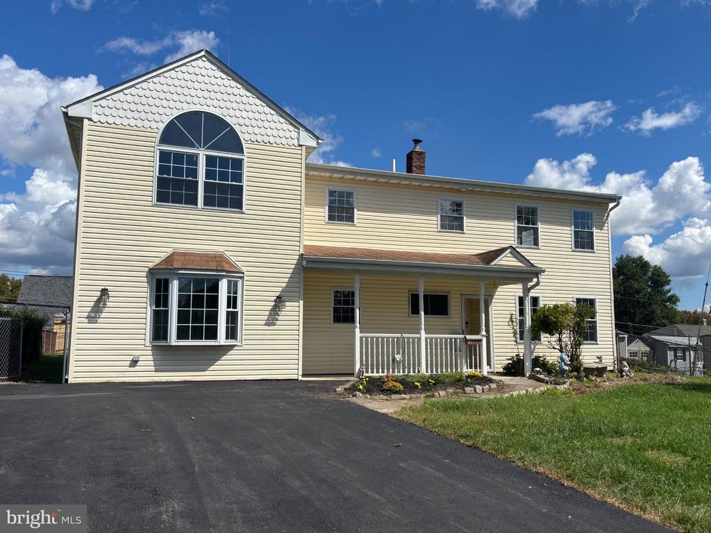 103 HOLLY DR, LEVITTOWN, PA 19055 — exterior