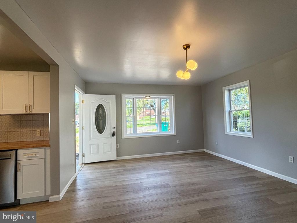103 HOLLY DR, LEVITTOWN, PA 19055 — photo 3