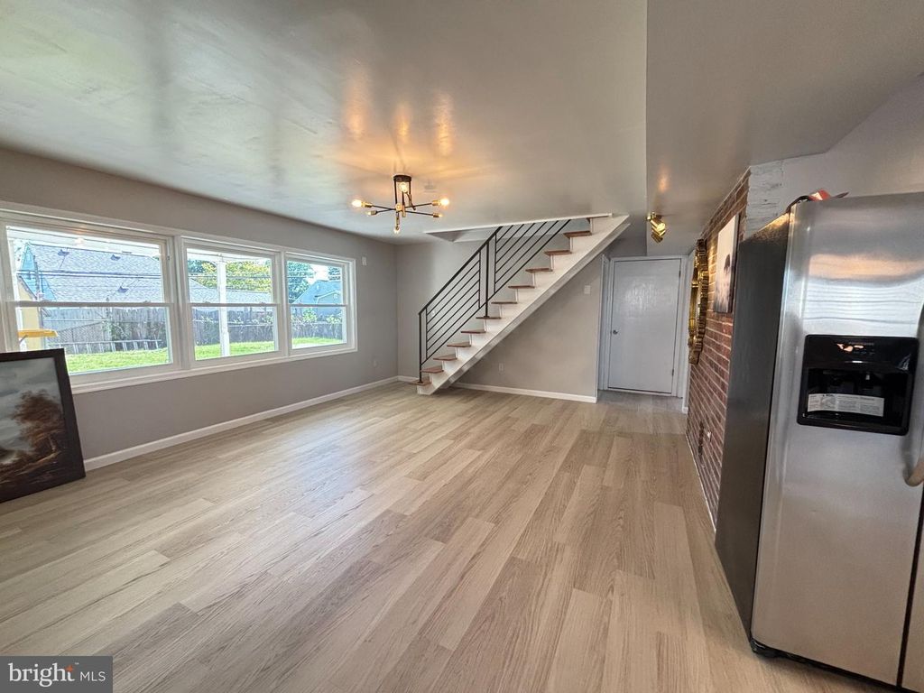 103 HOLLY DR, LEVITTOWN, PA 19055 — photo 4