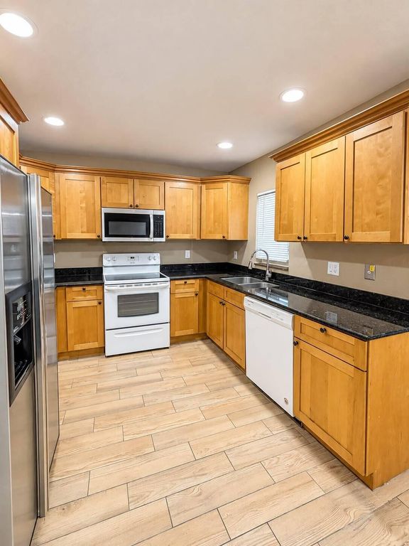 171 SE 3RD Street B, Deerfield Beach, FL 33441