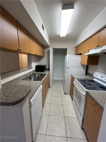 2885 Winkler AVE 617, Fort Myers, FL 33916