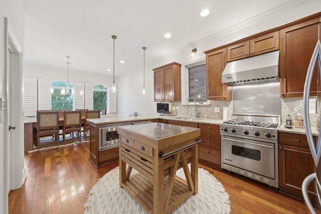 952 N Racine Avenue, Chicago, IL 60642