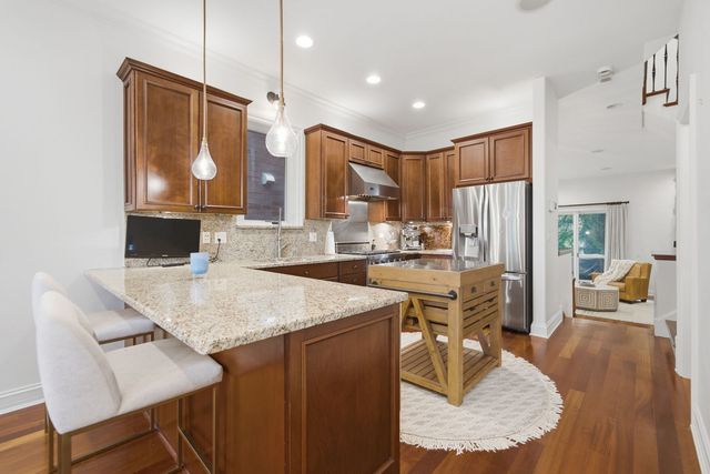 952 N Racine Avenue, Chicago, IL 60642