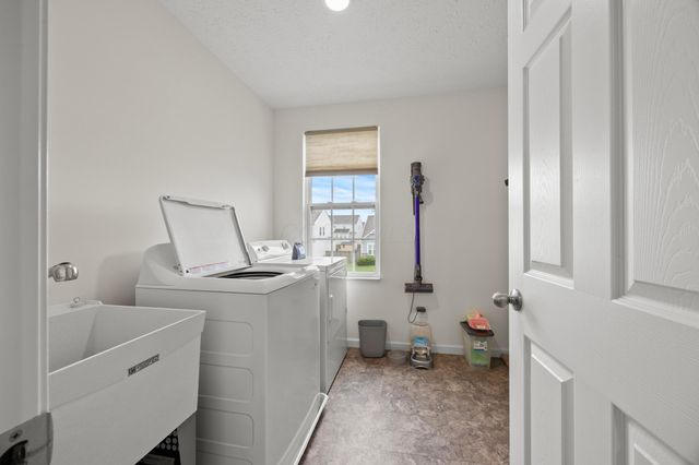 513 Heidish Drive, Commercial Point, OH 43116