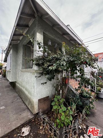 315 W 47th Street, Los Angeles, CA 90037