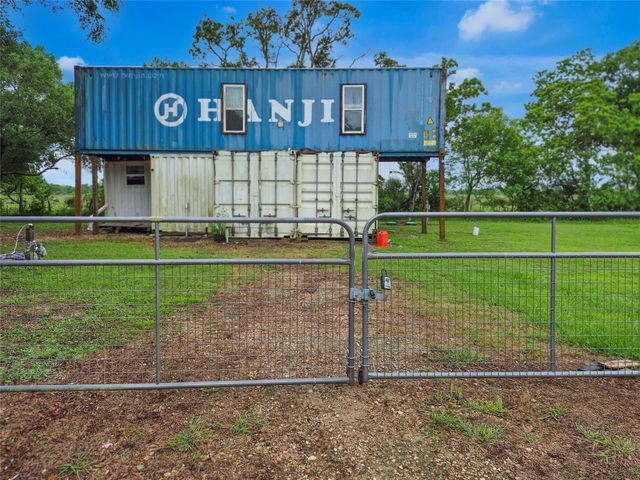 5145 W Belt Drive, Brazoria, TX 77422
