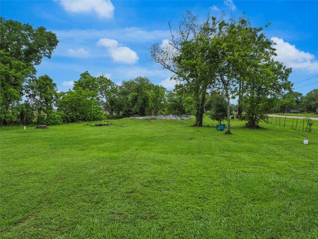 5145 W Belt Drive, Brazoria, TX 77422