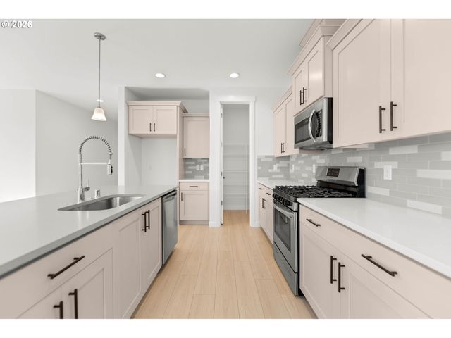 2950 S Rowan St 1, Cornelius, OR 97113
