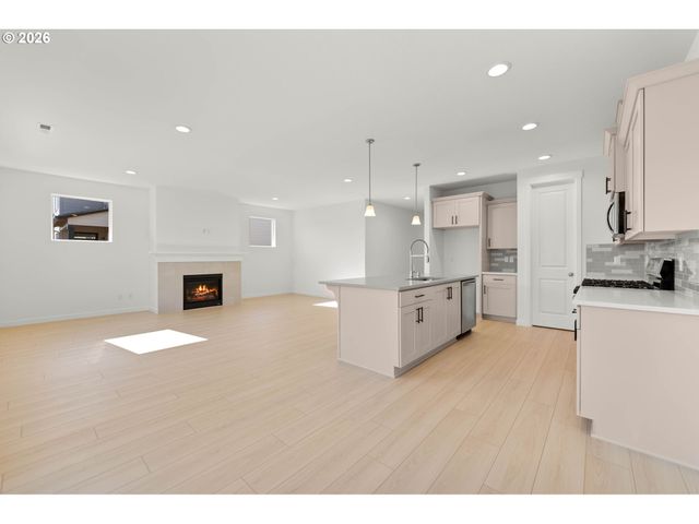 2950 S Rowan St 1, Cornelius, OR 97113