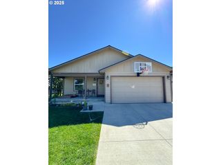 1295 D St, Baker City, OR 97814