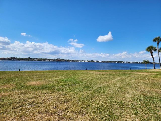 1950 SW Palm City Road 13-102, Stuart, FL 34994