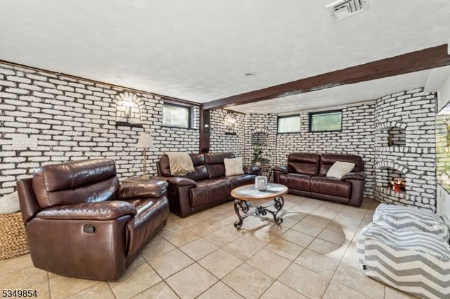13 Skyline Dr, Warren Twp., NJ 07059