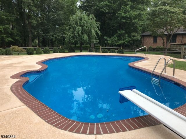 13 Skyline Dr, Warren Twp., NJ 07059