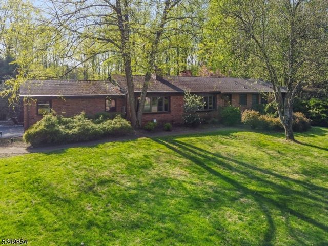 13 Skyline Dr, Warren Twp., NJ 07059
