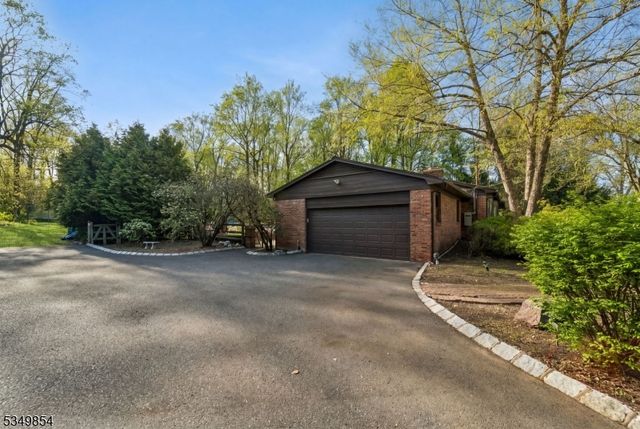 13 Skyline Dr, Warren Twp., NJ 07059