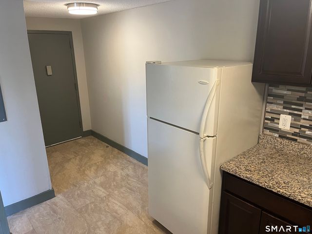 32 Cook Avenue B27, Meriden, CT 06451
