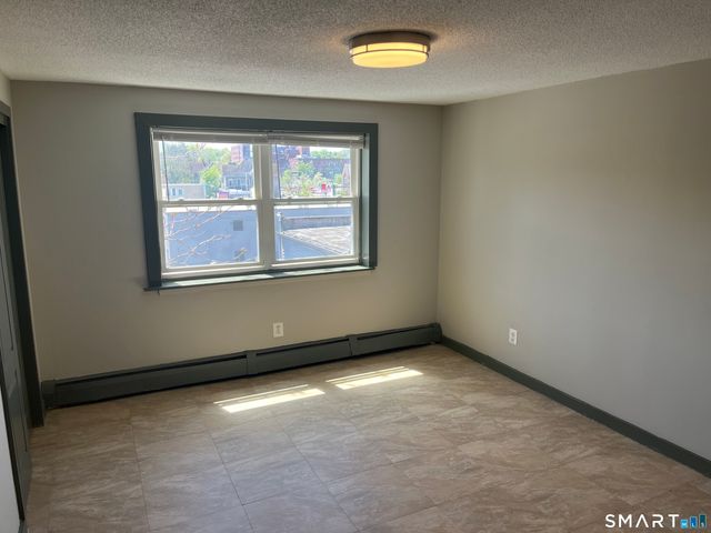 32 Cook Avenue B27, Meriden, CT 06451