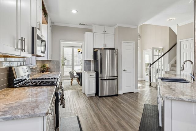 804 Summit Pointe, Lewisville, TX 75077