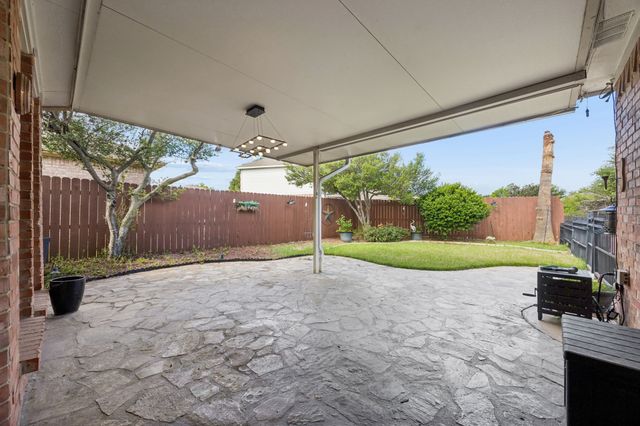 804 Summit Pointe, Lewisville, TX 75077