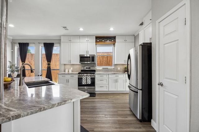 804 Summit Pointe, Lewisville, TX 75077