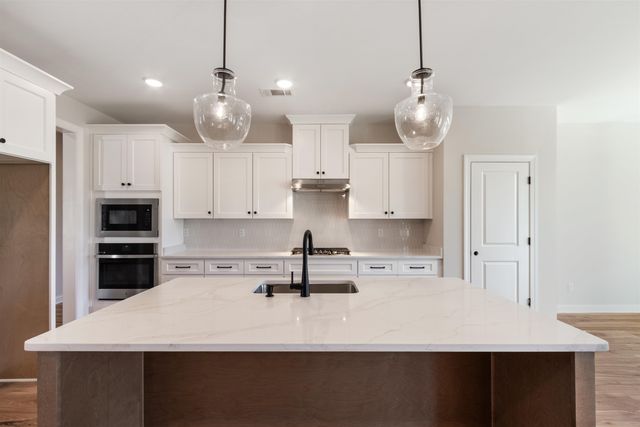 5296 THUNDER BOLT CV, Lakeland, TN 38002