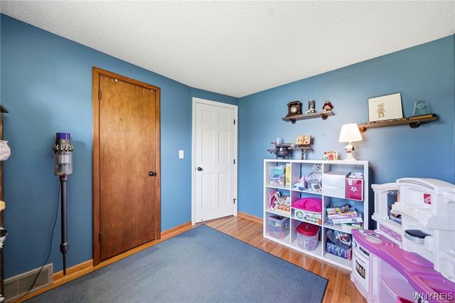 92 Sprucewood Drive, Cheektowaga, NY 14227