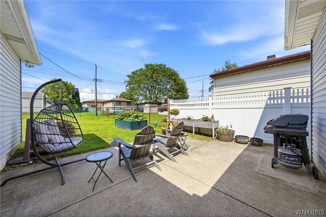 92 Sprucewood Drive, Cheektowaga, NY 14227