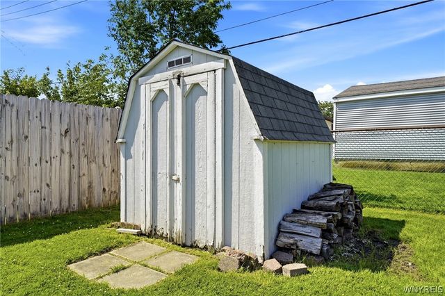 92 Sprucewood Drive, Cheektowaga, NY 14227