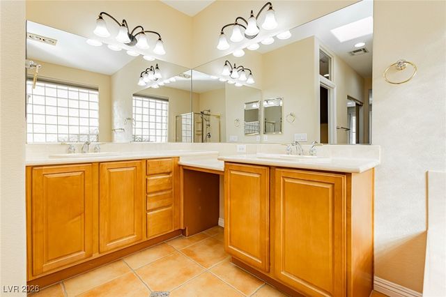 5123 Vincitor Street, Las Vegas, NV 89135