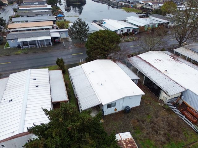 989 Roguelea Lane, Grants Pass, OR 97526