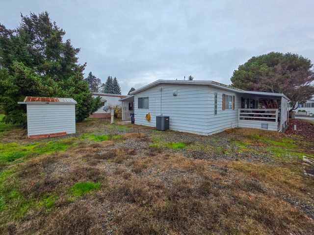 989 Roguelea Lane, Grants Pass, OR 97526