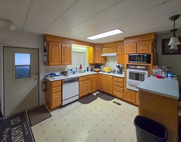 989 Roguelea Lane, Grants Pass, OR 97526