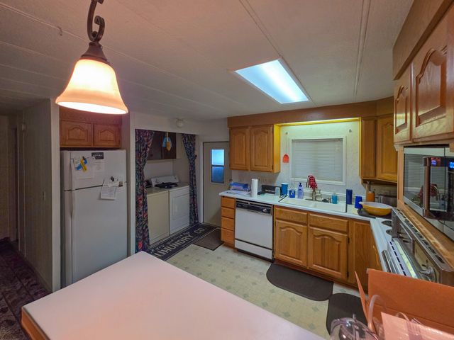 989 Roguelea Lane, Grants Pass, OR 97526