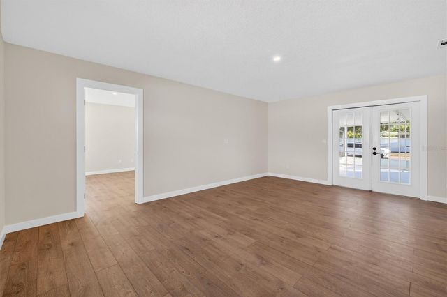 5701 14TH AVENUE N, St Petersburg, FL 33710